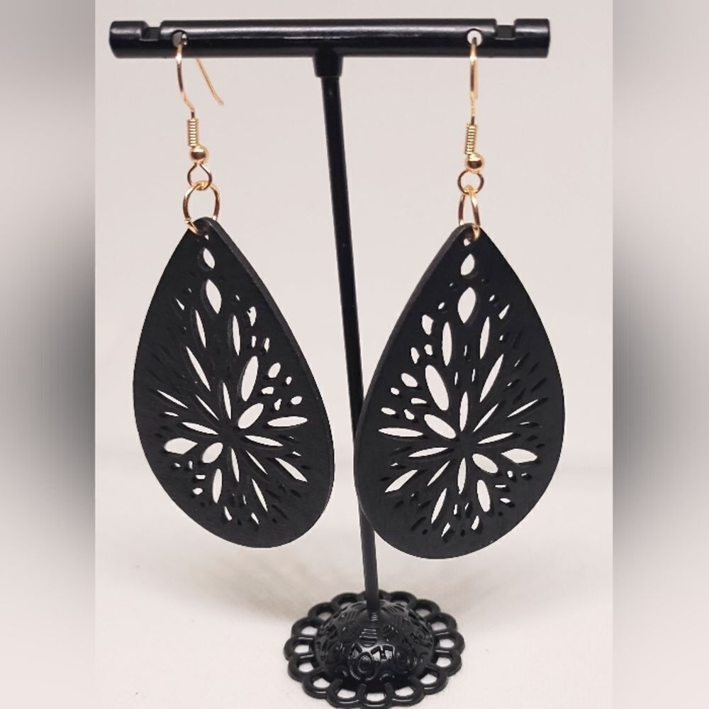 Women's earrings wooden French style black dangle new e62